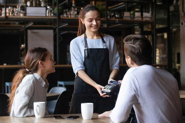 waitress-restaurant